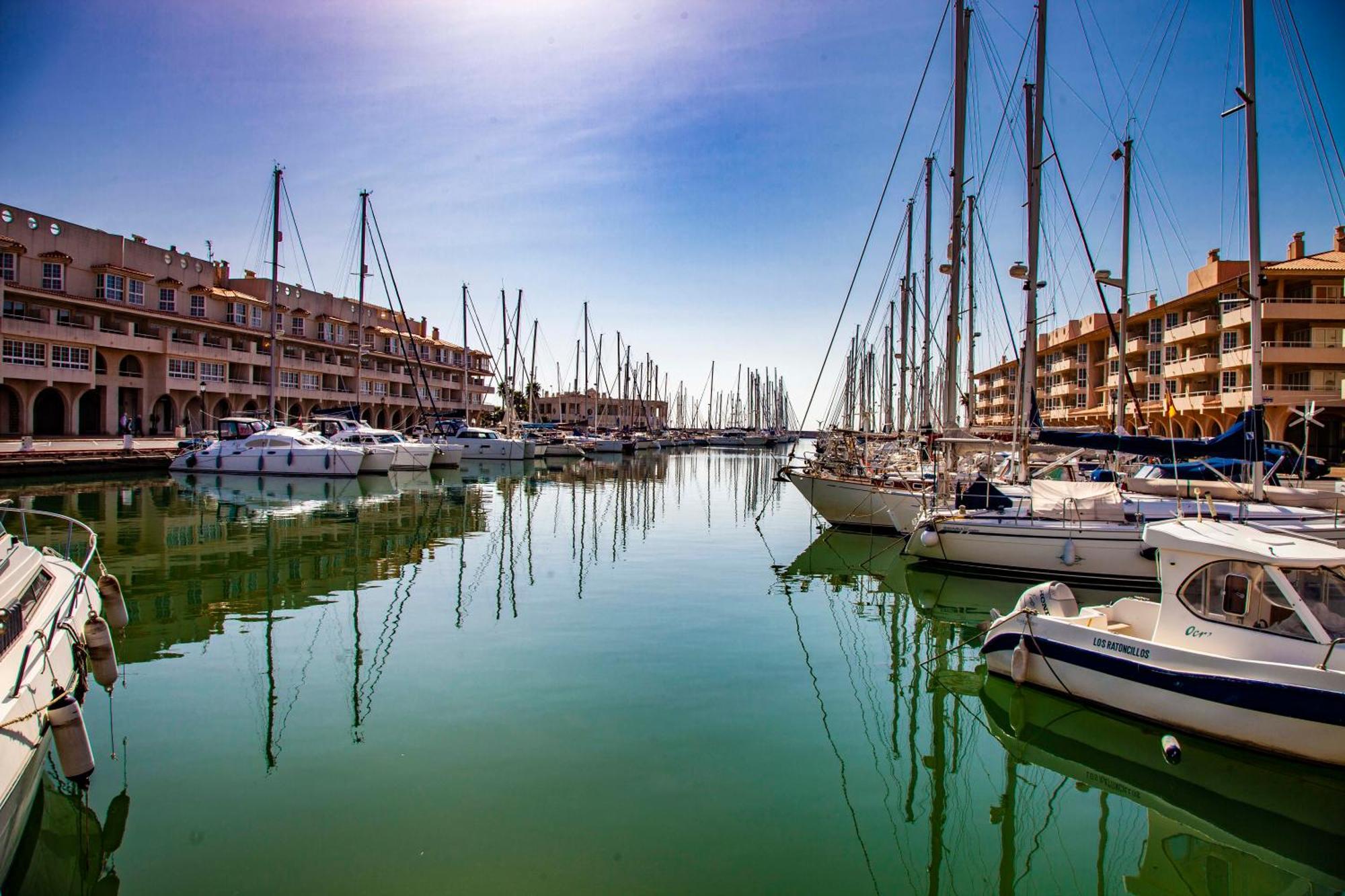 Expoholidays - Puerto Deportivo La Goleta Almerimar Esterno foto